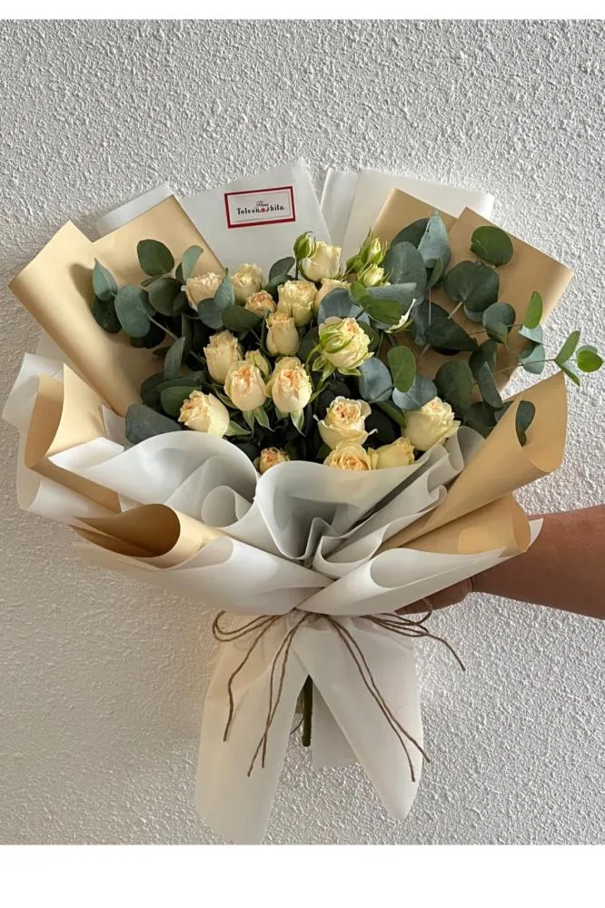 تنسيق غرف عرسان الرياض — غرفة عرسان — ورد مركّز وإضاءة جانبية — أعمال قمة الذوق في الرياض