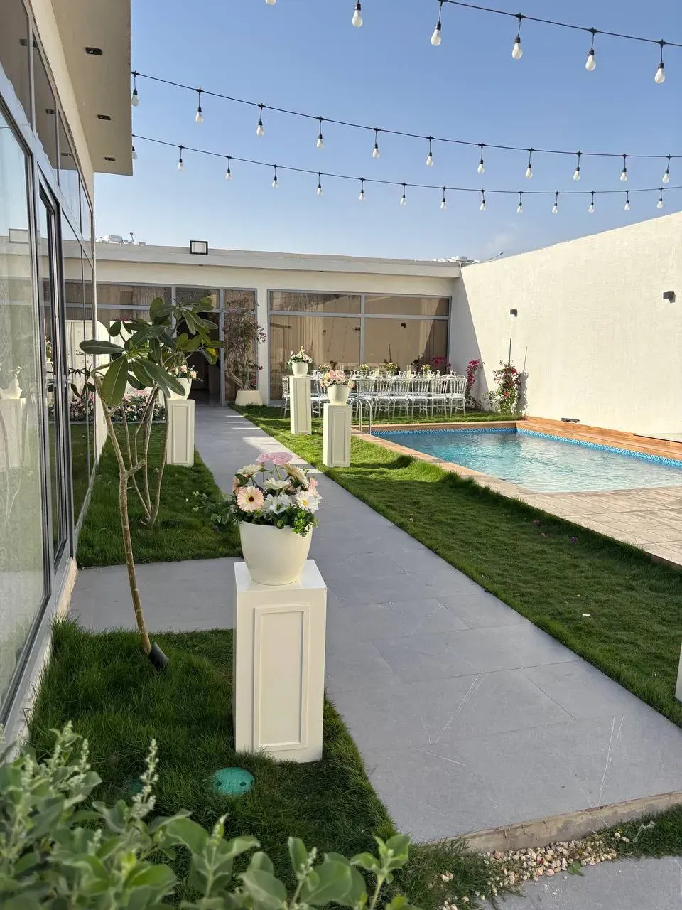 تأجير كنب للمناسبات — صورة من مكتبتنا المحلية